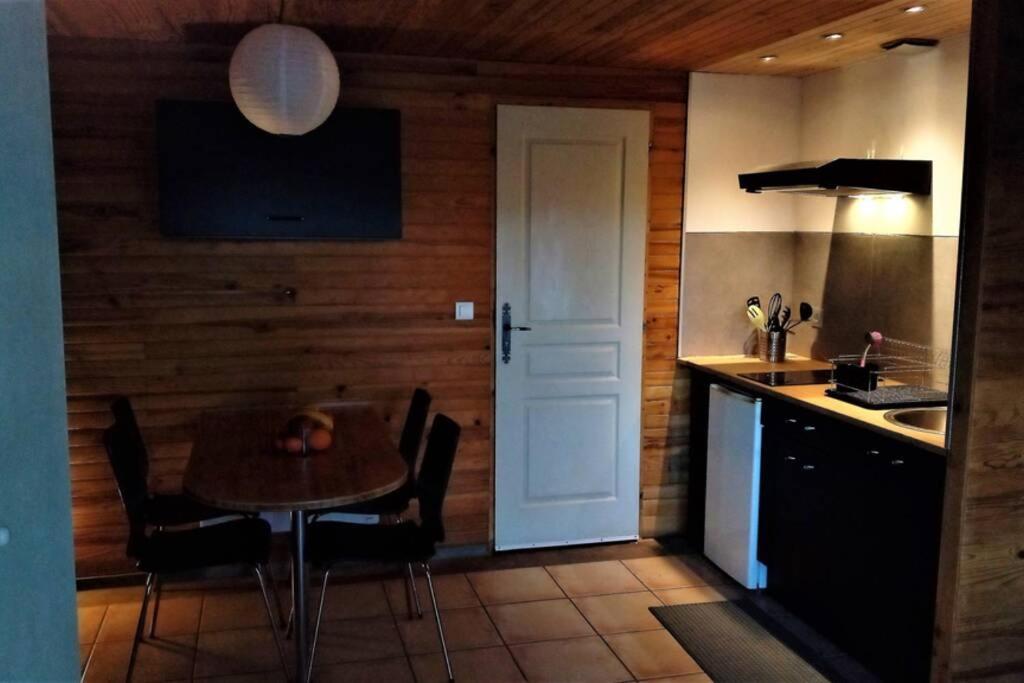 Studio 32M2 - Dans Propriete Avec Vue Imprenable Sur Le Lac Du Salagou Liausson エクステリア 写真